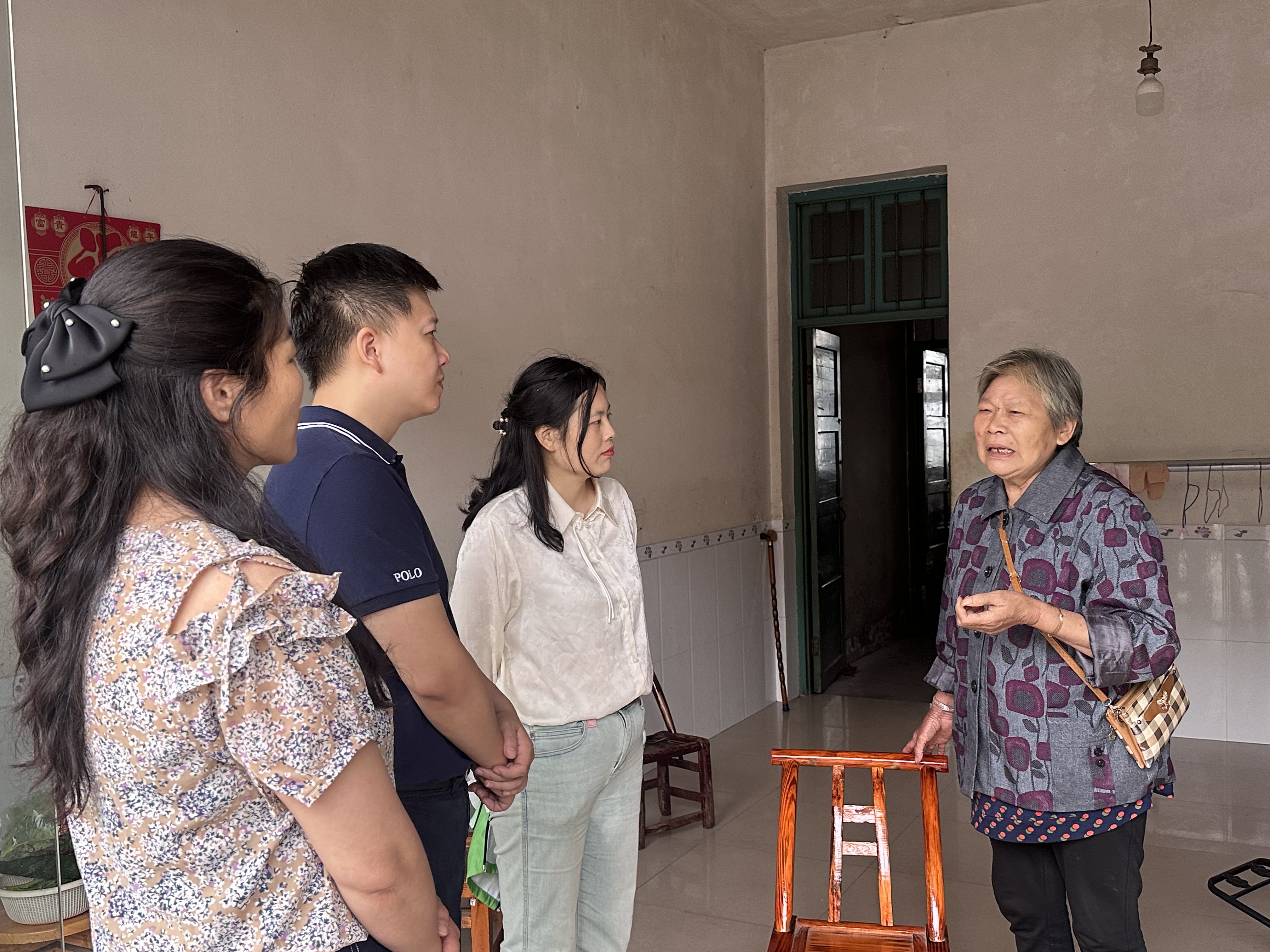 黨群綜合與人力資源黨支部開展“關(guān)愛留守兒童 迎六一送溫暖”主題黨日活動(dòng)